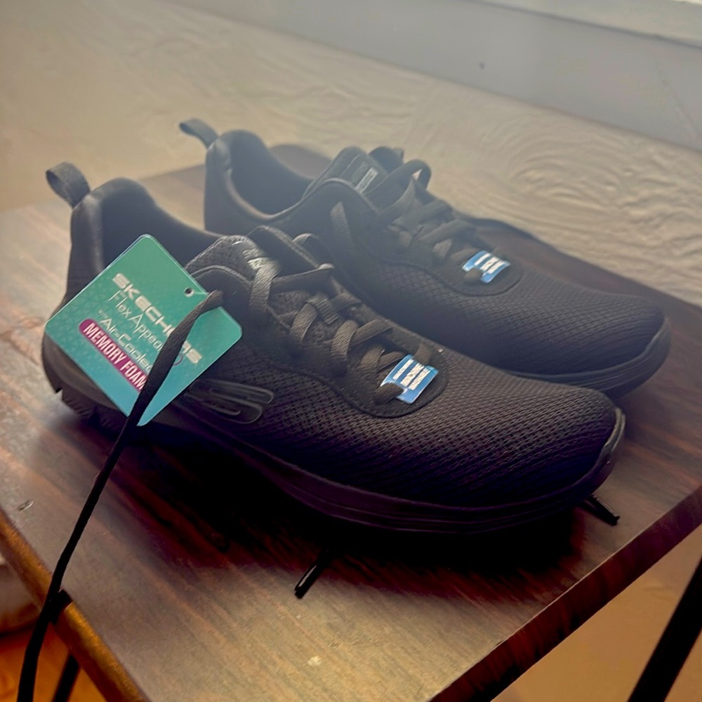 Sketchers women’s 6.5 black Flex Appeal 4.0